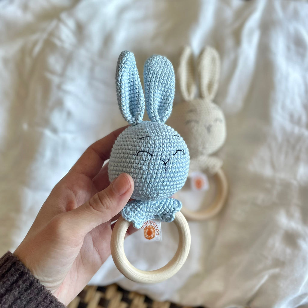 Mordedor Coelho Clara azul Amigurumi | Matipatipa